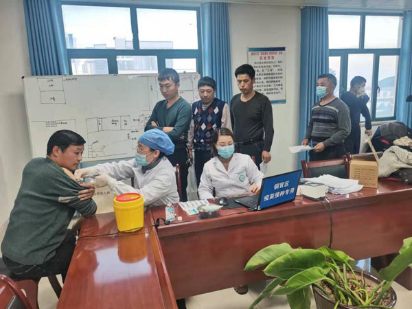 映湖社區(qū)到公司開展疫苗接種工作