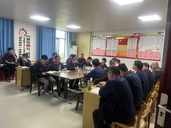 王伍升到建材研究室、建材公司調(diào)研