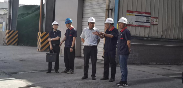 集團(tuán)公司黨委委員、股份公司黨委書記、總經(jīng)理蔣培進(jìn)到建材公司調(diào)研
