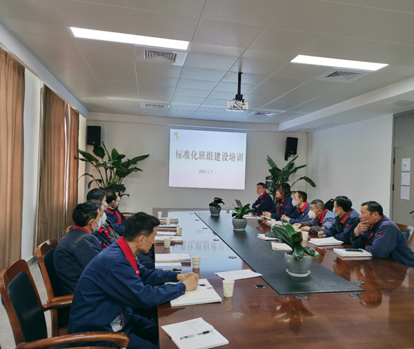 鋼構(gòu)公司組織開展標準化班組建設(shè)培訓(xùn) 鋼構(gòu)公司組織開展標準化班組建設(shè)培訓(xùn)