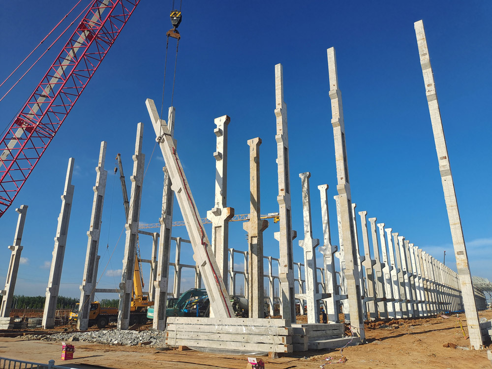 銅基新材料項目提前完成電解車間預(yù)制柱吊裝任務(wù) 銅基新材料項目提前完成電解車間預(yù)制柱吊裝任務(wù)